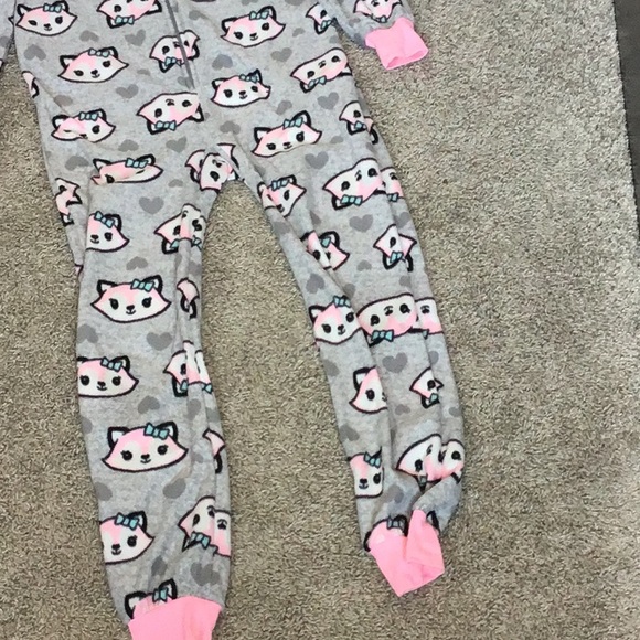 Cute onesie - Picture 2 of 3